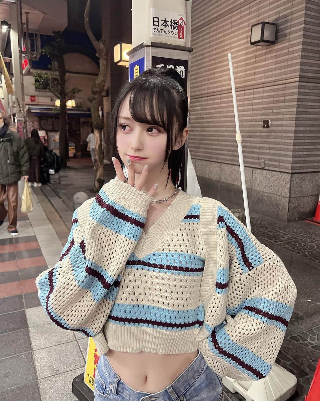 のインスタグラム：「おへそダブルタップして♡  #ootd #code #コーデ #春服コーデ #emoda #ポニーテール」