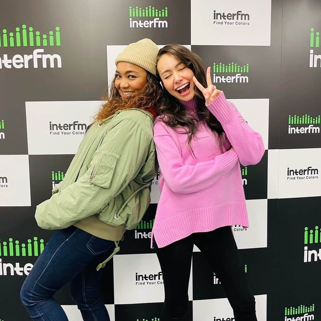 InterFM897さんのインスタグラム写真 - (InterFM897Instagram)「Sat. 14pm 表参道Ao presents Oshare Life DJ: Shaula（@shaula_vogue）  3/4は、Crystal Kay（@crystalkayofficial）さんをお迎えしました。   シャウラとは毎日くだらない（!?）動画を送り合う仲の Crystal Kayさん！  お誕生日を迎えたばかりということで、「自分のやりたいことを具現化する」という今年の目標や、アメリカでの新たなチャレンジについて語ってくださいました。  今後は LAで築いてきた繋がりを活かし、歌はもちろん演技や表現を通して"世界の架け橋"になれたら...とのこと！ 離れてもシャウラとの動画のやり取りは続くようです笑。  そしてCrystal Kayさんが、Amazon Originalドラマ『A 2 Z』の劇中歌として書き下ろした楽曲を収録したEP「Start Again」が配信中。 ジャジーな楽曲にドラマの主人公を重ねながらCrystal Kayさんの"Start Again" も応援しています！    #表参道Ao #オシャレ897 #CrystalKay #StartAgain #Shaula #interfm」3月6日 21時35分 - interfm897