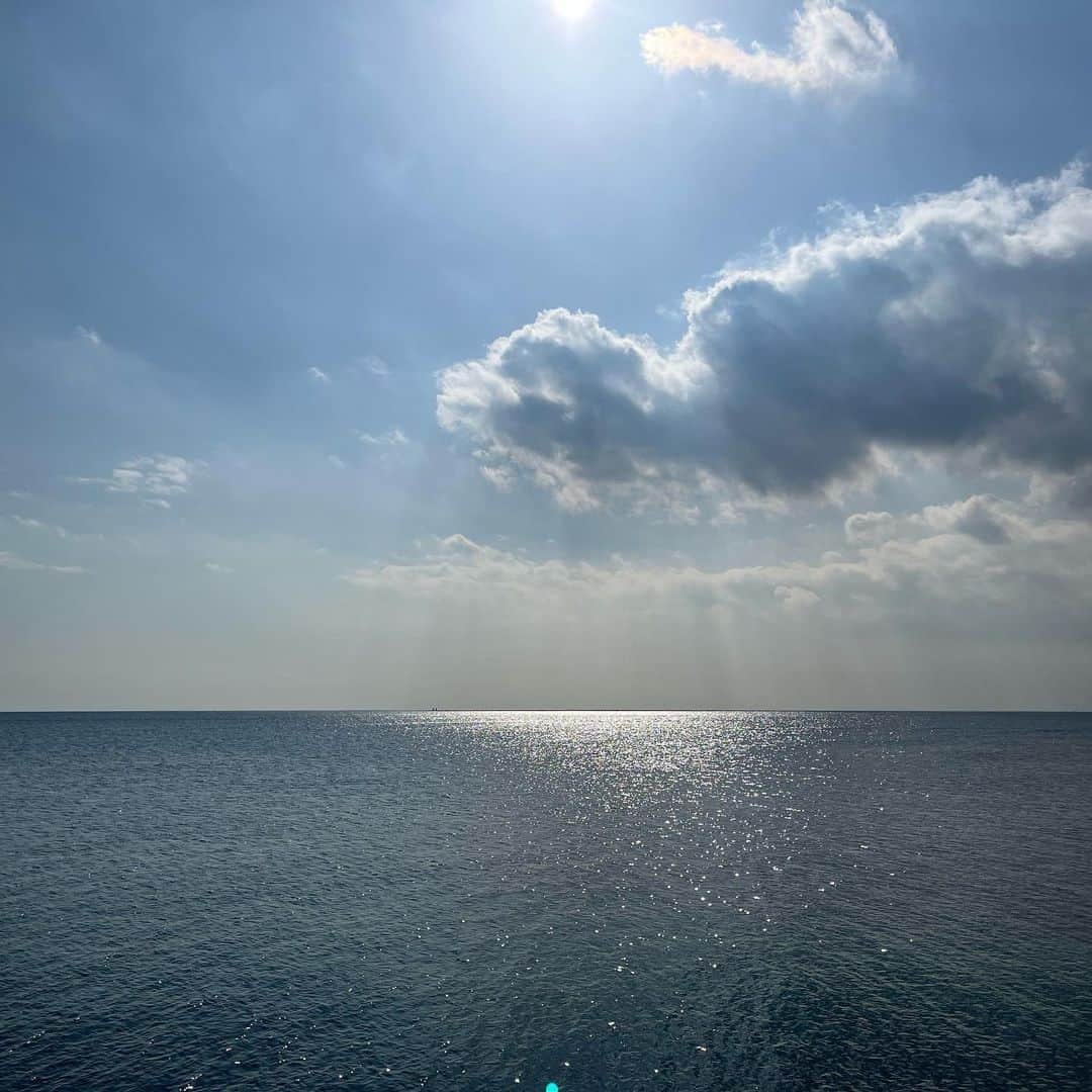 漆山葵さんのインスタグラム写真 - (漆山葵Instagram)「あったかくなってきたので海へ🏖」3月6日 21時47分 - a3r21n32