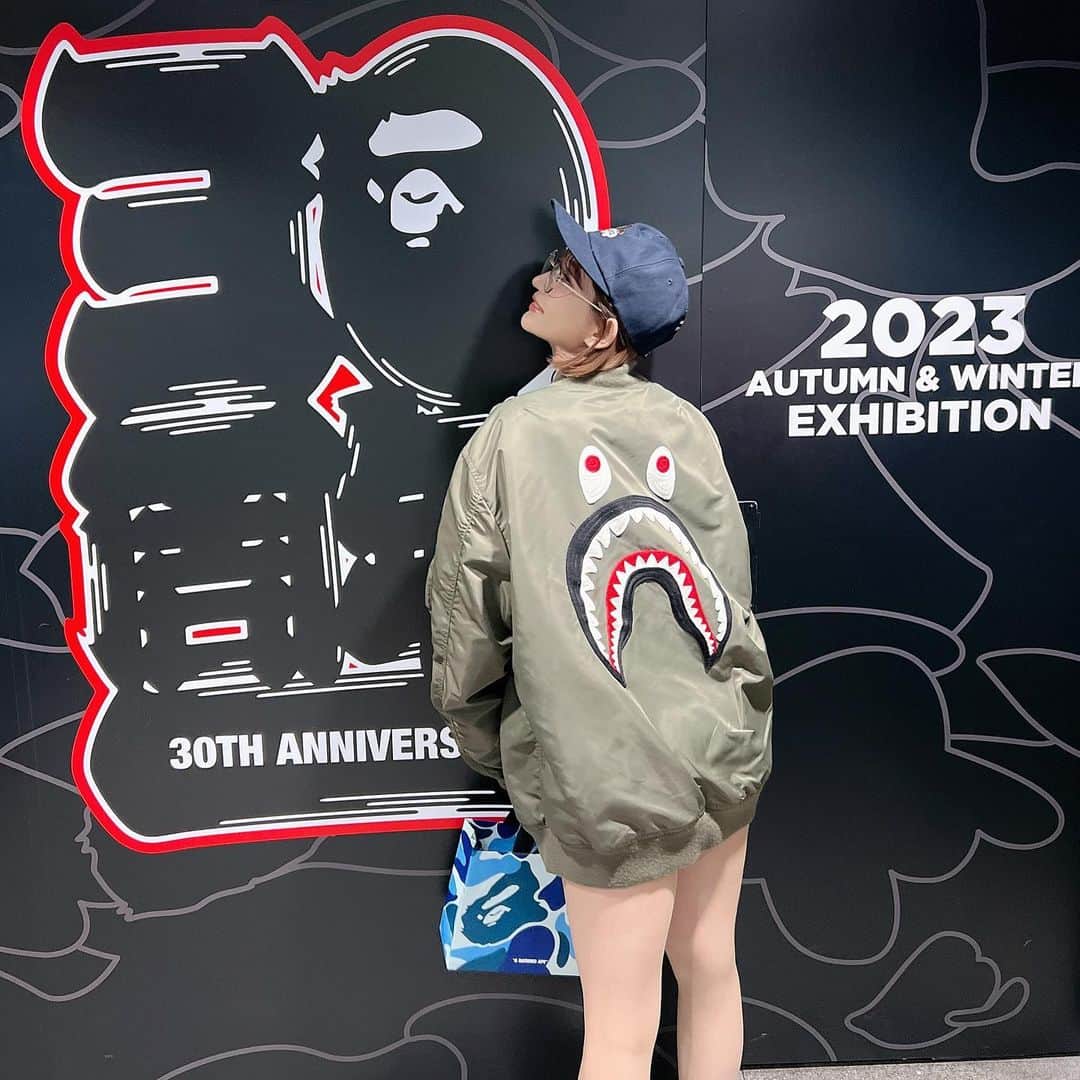 月城まゆさんのインスタグラム写真 - (月城まゆInstagram)「30th Anniversary🦍💓🍾  2023AWめたおーだーした はやく着たいたのしみみ  #ape #bapesta #bape #abathingape #gal #japanesegirl #streetstyle #streetwear」3月6日 21時50分 - xo_mayu_xo