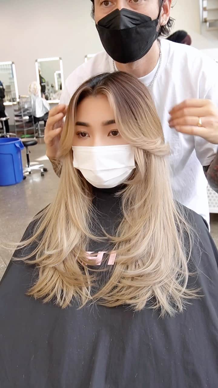神能裕貴のインスタグラム：「The butterfly hair🦋  たっぷりとレイヤーを入れたバタフライカットに フェイスハイライトで顔周りに動きをプラス.  #butterflyhair #butterflyhairclips  #butterflycut #layeredcut」