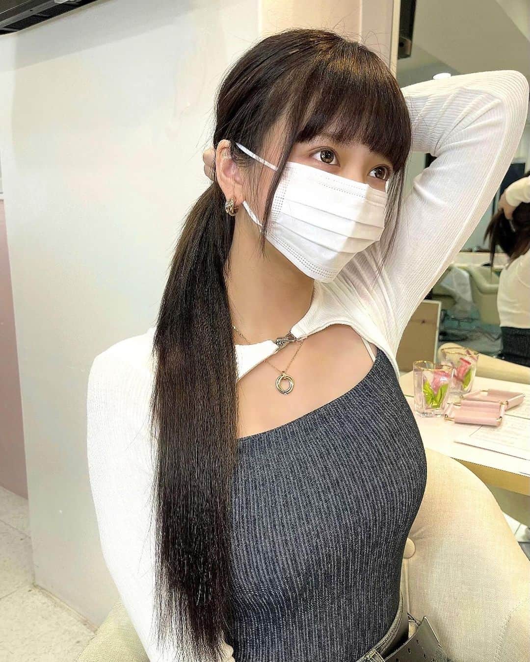 仲本莉絵瑠のインスタグラム：「フルバングデビュー🤫❤️❤️ . . @lapis_anju  前髪もレイヤーもカラーとエクステも 髪の毛は全部あんじゅさんです❣️❣️」
