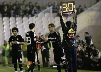 アレハンドロ・フェルナンデス・イグレシアスのインスタグラム：「12 años de un momento único, especial e inolvidable.   Mi debut en Primera División con el Real Madrid😁⚪️  Gracias a todos los que me han ayudado, apoyado y me acompañan a cumplir momentos tan increíbles.   Los sueños se cumplen🧡」