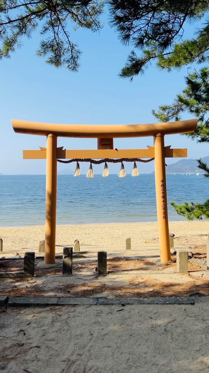 ToriChyanChannelのインスタグラム：「Daily walk ⛩️  Ежедневные прогулки у моря возвращаются ✨ #japan #fukuoka」