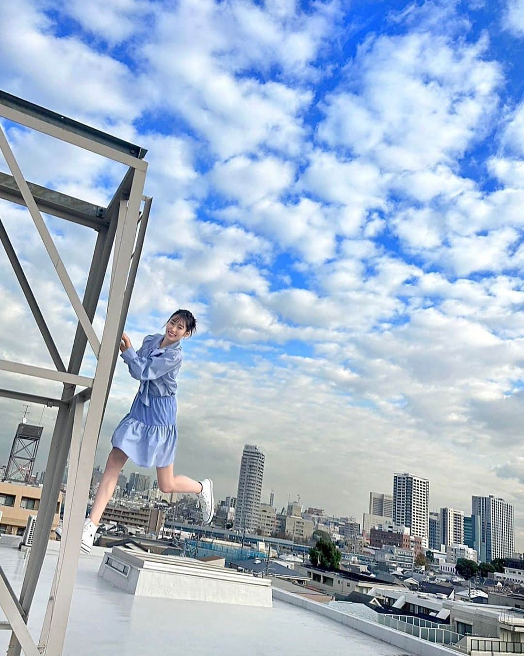 山口真帆さんのインスタグラム写真 - (山口真帆Instagram)「🌤️✈️💙  意外と筋肉ある〜やった〜  #カレンダーオフショ #202304カレンダー発売中」3月6日 22時25分 - yamaguchimaho_official