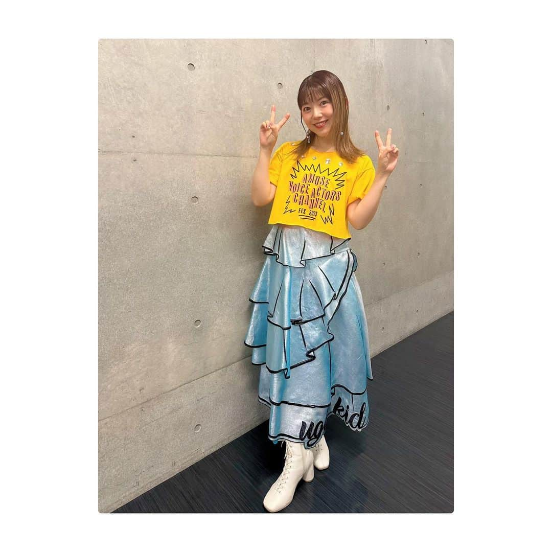 牧野由依のインスタグラム：「#アミュボfes2023   朗読劇あり、ライブあり、ダンスありの盛りだくさんで まさにお祭り🎉  DAY1のコンテンツ曲コーナーでは アイドルマスターシンデレラガールズから 「お願い！シンデレラ」  DAY2のソロ曲では「Reset」  アミュボアルバムからは 「FINE! FINE!」 「Lucky Me」 「Master of light speed」 「Secret Promise」  を２日間共通で歌わせて頂きました♪  そしてお衣裳！ めっちゃくちゃ可愛くて、綺麗で。 肌が割と見えるちょっぴりドキドキなお衣裳でした👗 なのに…アンコールのバージョンしか写真撮れてなかった… 悲しい😭  ホール入口にはのぼりがあったり、 フラスタ頂いていたりしたそうなのですが 何かとバタバタしててこちらも撮れず😭  でもでも！ 皆さんと最高に楽しい時間を過ごせて幸せでした！！ 本当にありがとうございました！！  水色担当 アミューズの保健室の先生より🤣」