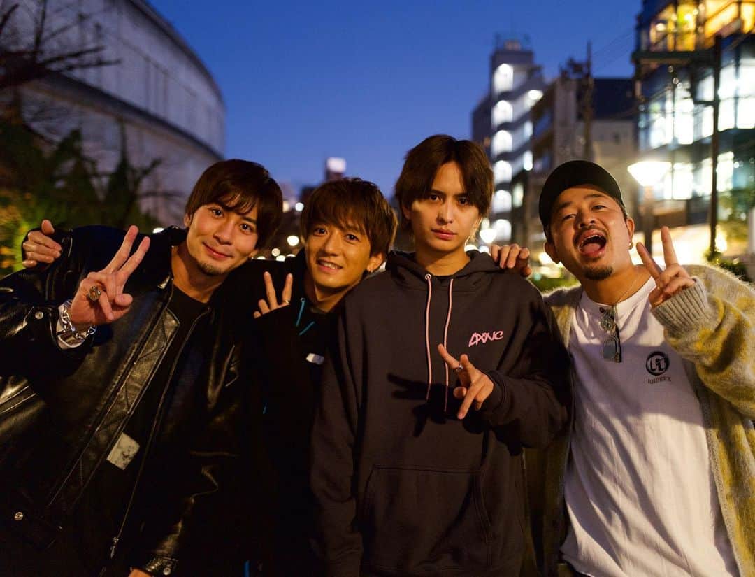 鈴木大輝 【taiki suzuki】のインスタグラム：「"ANDERX NONCOLOR 33"より 明日新作が発売します🫶 お楽しみに🔥  ・AX LEATHER JKT ・CH SWEAT SHIRT ・FELT LOGO SWEAT SHIRT  ※尚前回サイズ欠けなどでDM頂きましたが、再入荷は予定していません。  #ANDERX #ANDERXNONCOLOR33 #MADEINJAPAN」