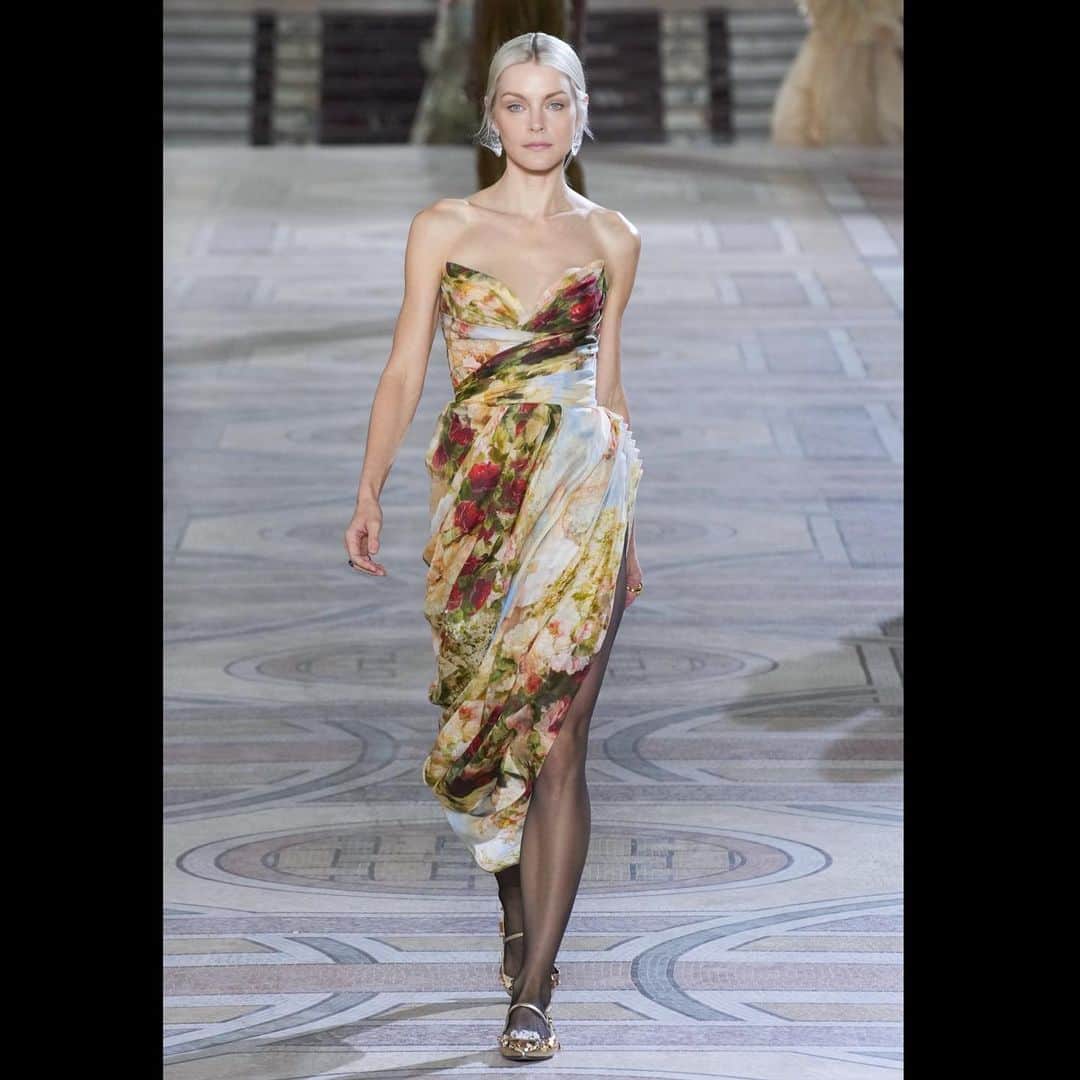 ジェシカ・スタムのインスタグラム：「Zimmermann 💐 #PFW #FW23」
