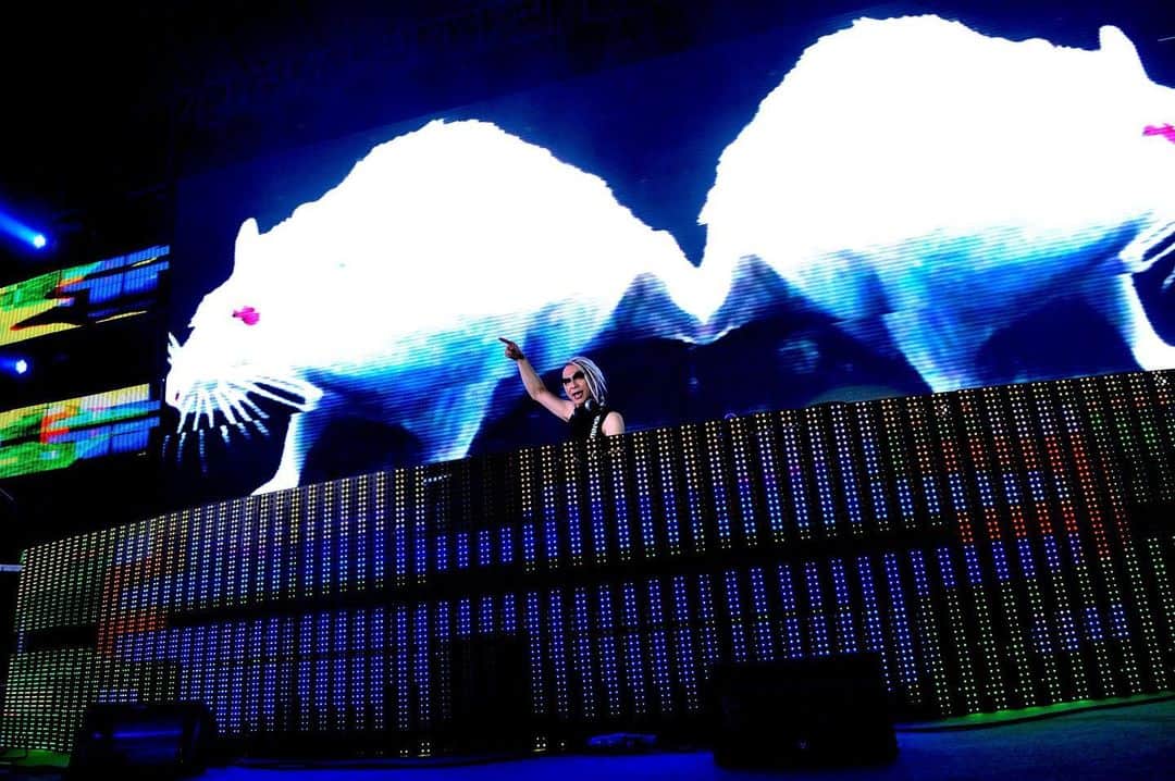 YOJI BIOMEHANIKAのインスタグラム：「Two big rats behind me.」