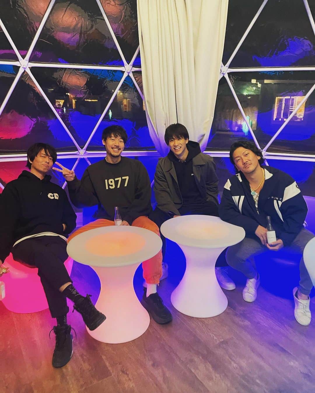 長谷川惠一のインスタグラム：「みんなで千葉でグランピング🍳→サウナ🧖‍♂️  Happyな2日間でした🙆‍♂️  2日目に急遽行ったサウナがすごく良かったからおすすめ👏 @ofurocafe.karinnoyu   #グランピング #サウナ #かりんの湯」