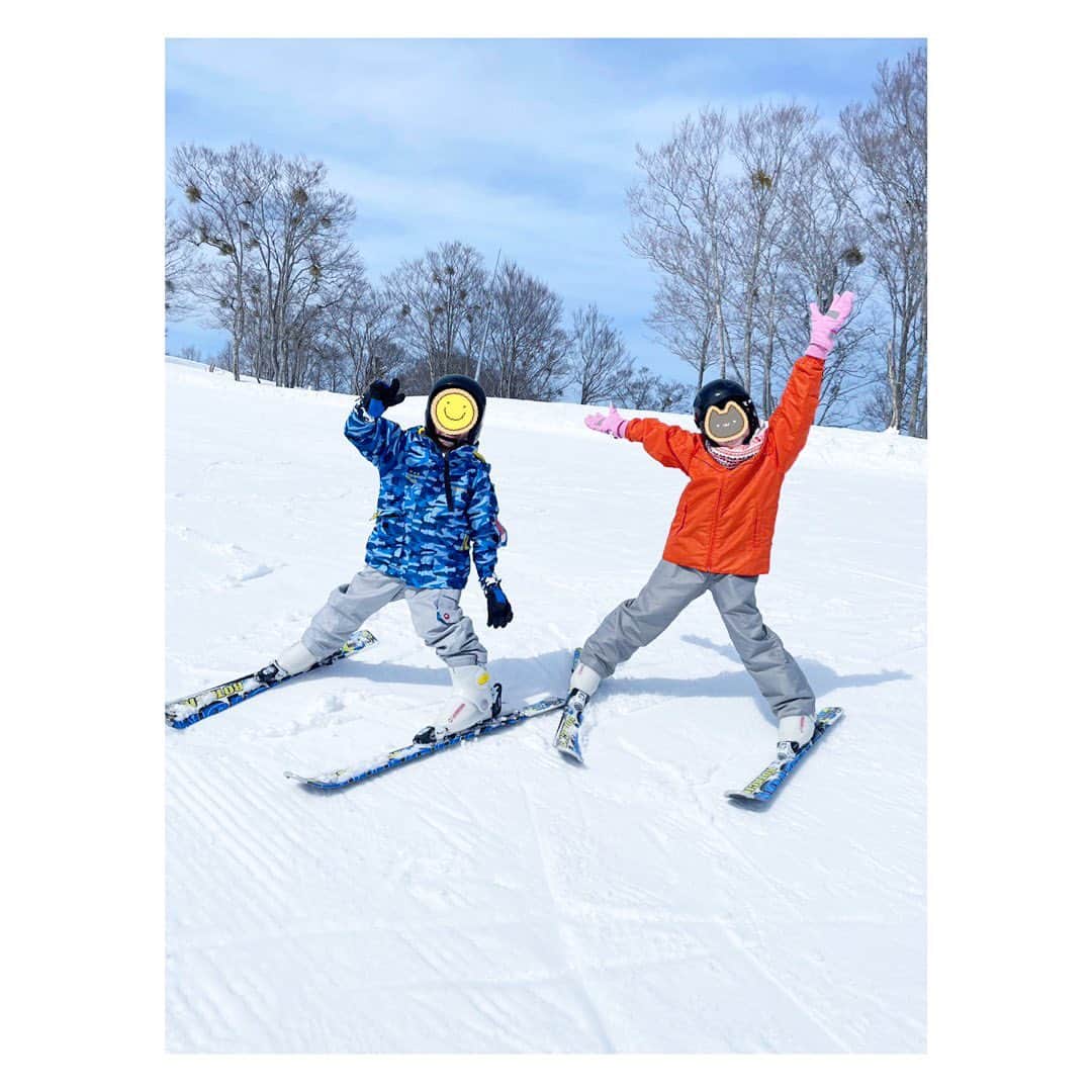 三倉佳奈さんのインスタグラム写真 - (三倉佳奈Instagram)「週末、雪を満喫してきました⛄️  家族で念願の初スキー！ 子どもたち楽しんで滑ってましたー✨  私はスノボに挑戦。 ...が、乗りこなすにはまだまだ程遠く。笑 今はひたすら筋肉痛ですーー🤣  でも冬の最後の思い出作りができて良い時間でした❄️  #スキー旅行 #雪だるま」3月6日 22時59分 - kana_mikura0223