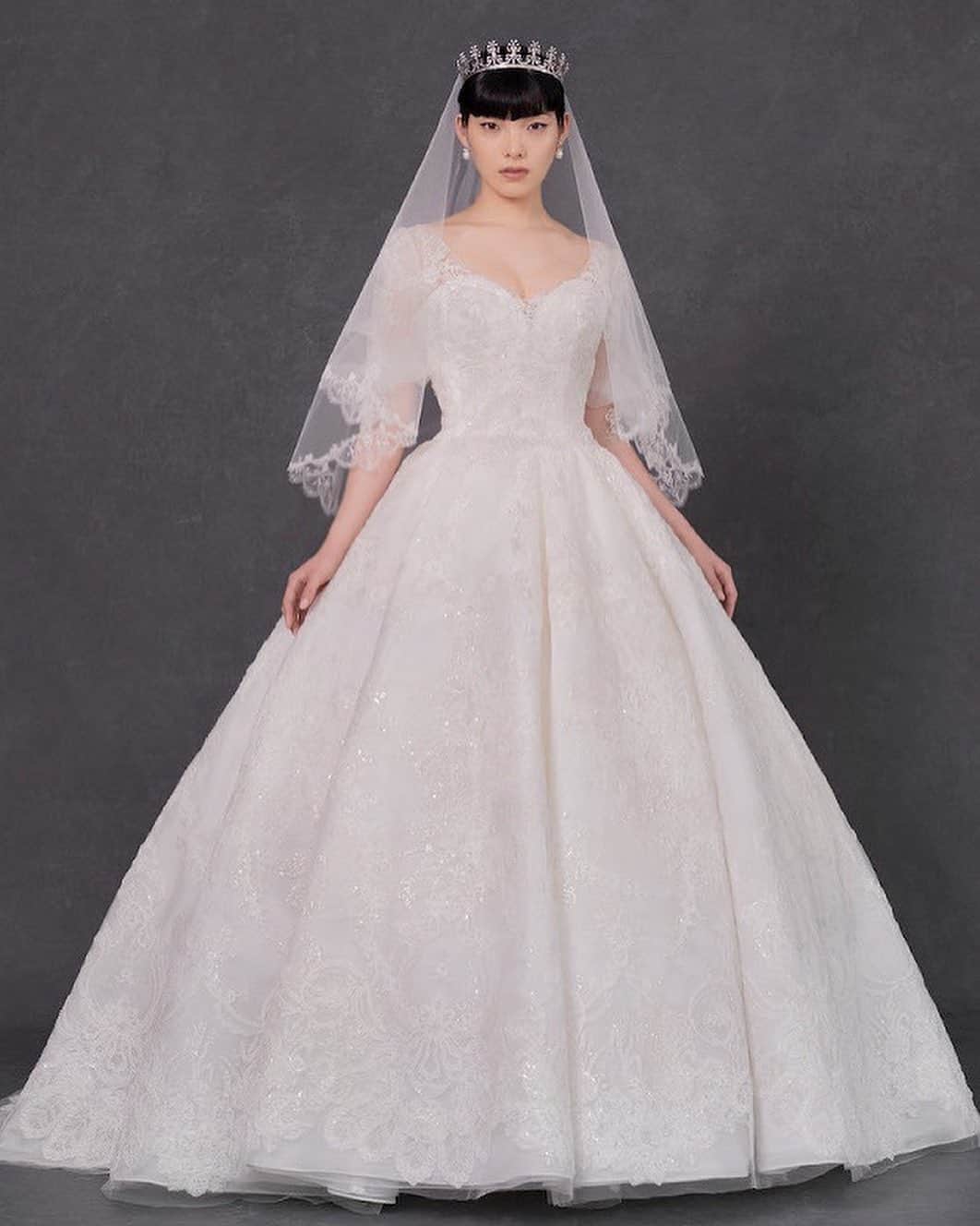 江崎ななほのインスタグラム：「👑 　 @bridal_costume_suehiro  @kei.ogata.photo」