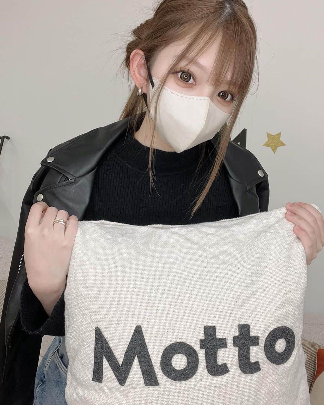 小栁紫苑さんのインスタグラム写真 - (小栁紫苑Instagram)「【 @motto_hitachinaka 】で全身脱毛してきた🤍 最短30分で全身終わるし痛くないけん嬉しすぎた😭 #全身脱毛 #motto #ひたちなか店 #福岡店」3月6日 23時03分 - r__s__0608