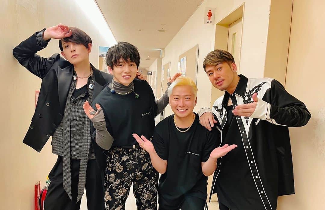 のインスタグラム：「今日のライブDa-iCEが来てくれたぞぉ😍  最後まで伝えそびれたけど、 ずっと応援してくださる皆様！  明日から、23年目に突入👍 これからも改めまして 応援してね💕  ありがとうございました😊  #ケミストリー周年ライブ」