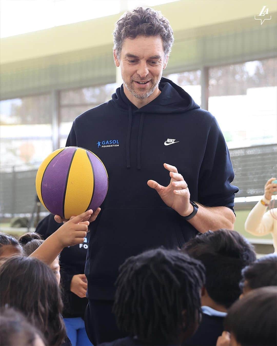 パウ・ガソルのインスタグラム：「Coach Pau in the community 🤗」