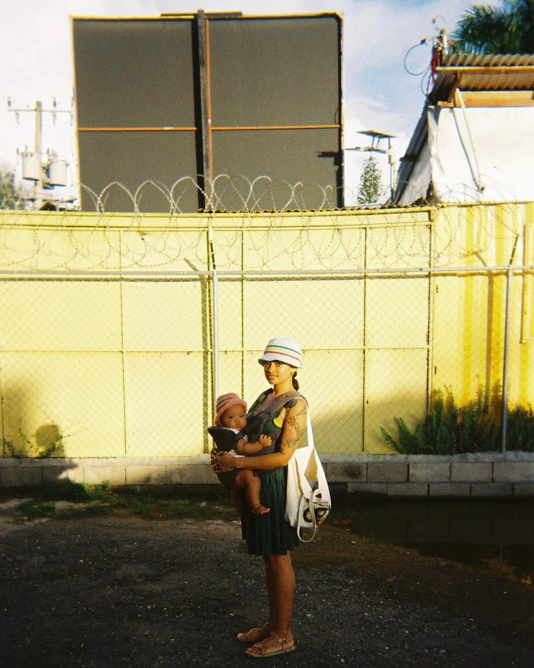 ティファニー・キャデラックのインスタグラム：「Thank you random guy for the shot  #35mm #islandlife」