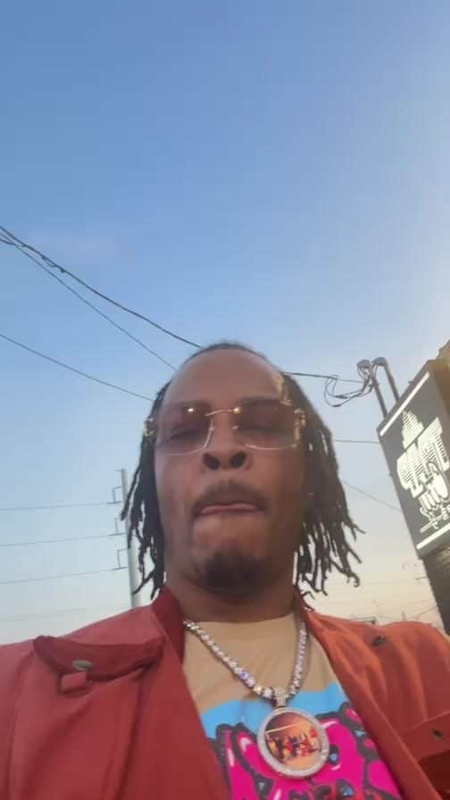 T.I.のインスタグラム：「@trapcitycafe @v103atlanta @djgregstreet @iamkevingates @legendzofthestreetztour 🫡😂💯🧨💥🔥🚀🍾🕺🏽💃🏽👯‍♀️😈🚫🧢」