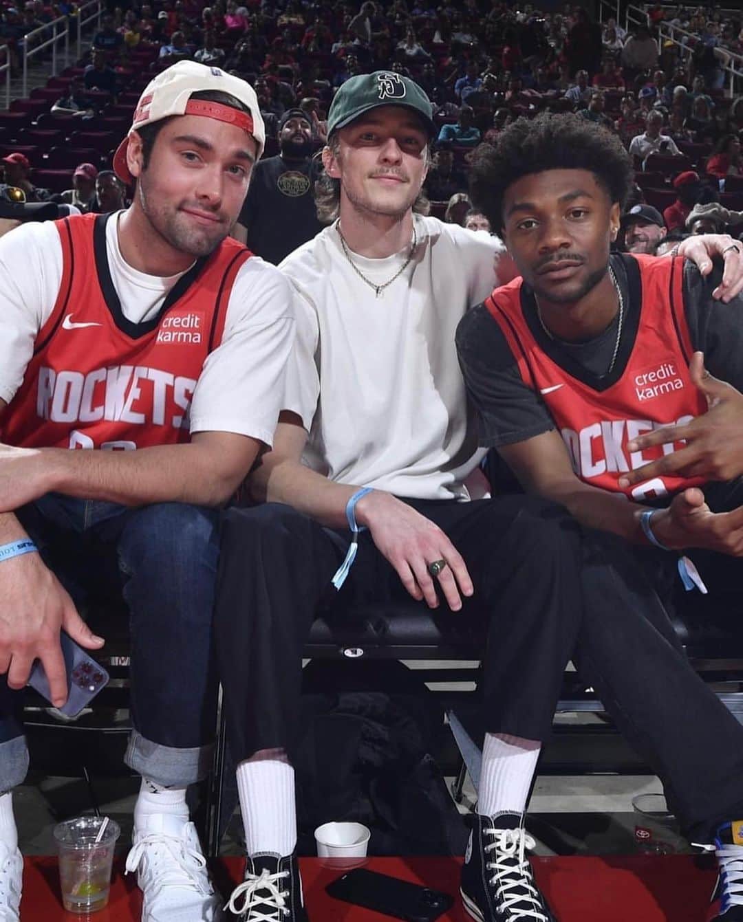 オースティン・ノースのインスタグラム：「Took Rudy to his first basketball game」