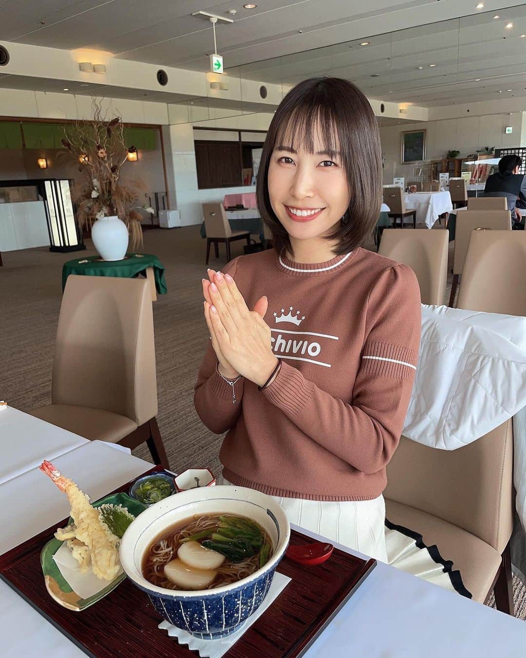 米澤有のインスタグラム：「私のゴルフ飯はやっぱりお蕎麦💛 冬は温かいお蕎麦ばかりでしたが、もうそろそろ冷たいお蕎麦も楽しめそう😋 #お蕎麦好き  #お蕎麦好きな人と繋がりたい  #ゴルフ飯  #アルチビオ #archivio  #ゴルフ場ランチ  #お蕎麦 #蕎麦女子  #蕎麦好きと繋がりたい  #ランチ #らんちたいむ #lunchtime #お昼ご飯 #golflunch」
