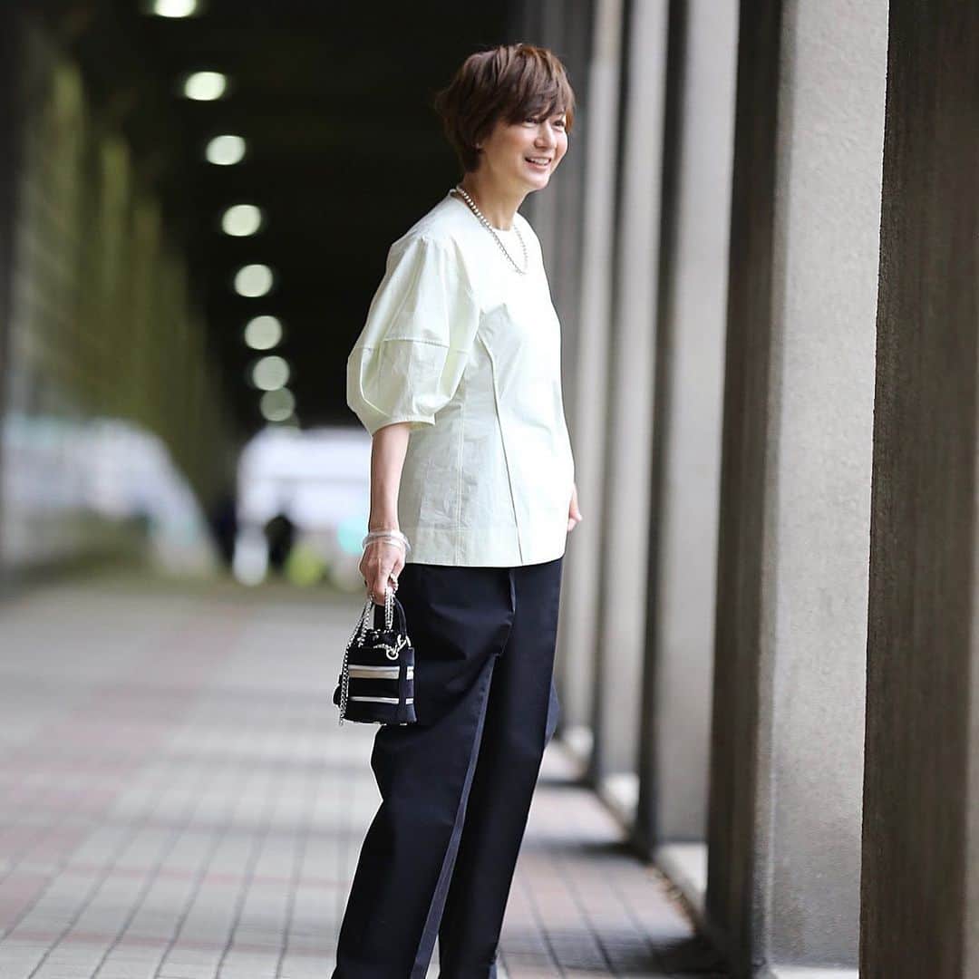 富岡佳子さん着用　BLAMINK エンブロイダリーフリンジケープ 富岡佳子private life］kiuna | Web eclat | 50代女性のための