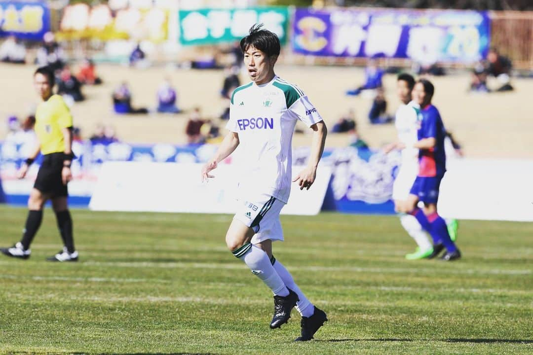 渡邉千真さんのインスタグラム写真 - (渡邉千真Instagram)「. 2023シーズン開幕⚽️ 勝って良いスタート切れたと思います☝️ . 山雅サポーターの素晴らしい応援ありがとうございました📣 チャントも早速作って頂き嬉しいです！ . 松本山雅FCにもっと貢献します💪 . #2023開幕戦  #j3デビュー  #松本山雅fc  #積小為大 #onesoul  #渡邉千真  #49」3月7日 9時35分 - kazumawatanabe_official