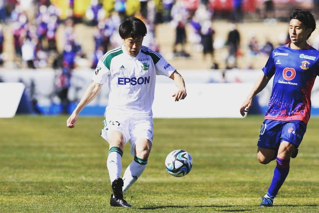 渡邉千真さんのインスタグラム写真 - (渡邉千真Instagram)「. 2023シーズン開幕⚽️ 勝って良いスタート切れたと思います☝️ . 山雅サポーターの素晴らしい応援ありがとうございました📣 チャントも早速作って頂き嬉しいです！ . 松本山雅FCにもっと貢献します💪 . #2023開幕戦  #j3デビュー  #松本山雅fc  #積小為大 #onesoul  #渡邉千真  #49」3月7日 9時35分 - kazumawatanabe_official