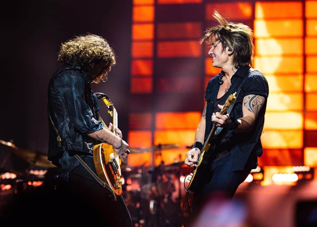 のインスタグラム：「OPENING WEEKEND ☑️ we’re back for more on Wednesday, Vegas !!!⚡️」