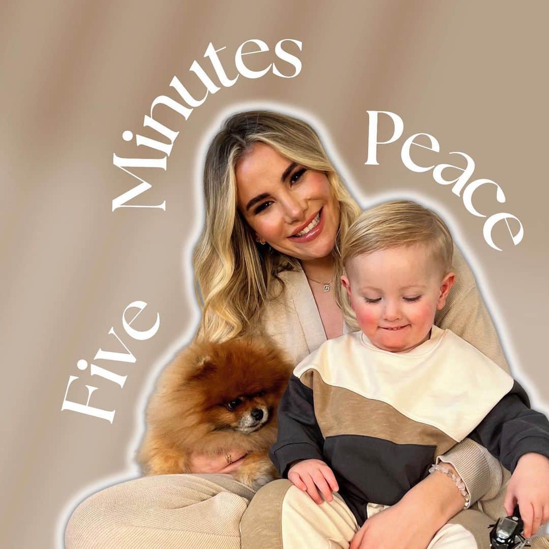ジョージア・コウソウロウのインスタグラム：「Ahh I’m so excited to share my new PODCAST with you all! 🥰  Introducing, Five Minutes Peace, a new DAILY podcast where I’m going to share the ‘real reality of motherhood’ 💖  Join me for five to ten minutes everyday as I share the reality of being a mum to my beautiful Brody, Fiancé to Tommy and everything that comes with it ✨  Click the link in bio to listen to the trailer now and SUBSCRIBE to my first episode coming to you Monday 13th March. You can also keep up-to-date with everything over on @fiveminutespeacepod 🎙🤩💕  Georgia xx」
