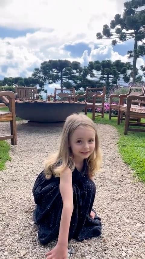 太田エイミーのインスタグラム：「Last night this sweet girl said to me in these exact words “I love you so much Mama and Dada and baby. You are all my treasures. When I sleep, in my dream I will blow you a kiss and it will go in your heart and turn into chocolate” 🥹  What are the sweet things your child has said to you that just melted your heart?」
