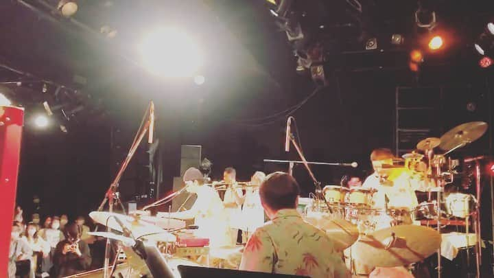 サイトウジュンのインスタグラム：「YOUR SONG IS GOOD、やりました。  2023.03.04 KAKUBARHYTHM presents "Diff'erent Strokes"  w/ 思い出野郎Aチーム at EBISU LIQUID ROOM  あらためて、皆さんありがとうございました。思い出野郎Aチーム、凸凹。、DISCO MAKAPUU、YSIG、そして会場の皆さん、スタッフの皆さん、アートワーク担当してくれたアオケンくん、最高でした！心の底から楽しかった！  Drumsは、みっちゃん、こと、光永渉くん （ceroの他、沢山の素晴らしい現場で活躍中）。素晴らしいプレイの数々でした！リハから本番までの数日間は、忘れられない大切な時間になりました。感謝です。みっちゃん、本当にありがとう！  まずは第一歩。あらためて皆さんの多大なるサポートに感謝です。この続きを、頑張ってみます。これからもYOUR SONG IS GOODをよろしくお願いいたします。  ツネくん、きっと見てくれてましたよね、ありがとうございます☺️  いーちゃんが、ステージ出る直前に人数数えた時、1人多く間違えてたから（笑）。  ---------  １： みっちゃん、かっこよすぎ。最高。ありがとう！  ２： バンドは、続く。  ３： 1stアルバムから、Splash。久しぶりにやりました。ツネくんとずっと練習してた曲。やれてよかった！  ４： 思い出野郎Aチームによる、YSIG"The Love Song"。嬉しかったな。原曲にほぼ忠実なのも熱い。ありがとう！いつかまたやってください。その時は我慢しないでマコイチの横に立ちます（笑）。  ５、６、７： DISCO MAKAPUU。川辺さんと。カクバリズムと長年作ってきたリキッドルームの空気感が新たな感じでまた現れた。これも嬉しかった。凸凹。のお二人も最高でした（ステージ前で写真撮れず、すいません！）  ８： カナダから、Mood HutやPacific Rhythm周辺のアートワークを手掛ける、deep gnormことタイラーくんをCup and Cone依田くんが連れてきてくれた。とってもフレンドリーな、ナイスガイ。YSIGをたくさん褒めてくれた。カナダに行かなきゃ。  ９： 思い出野郎Aチーム、あらためて最高の、僕らのソウルバンド。素晴らしかった。ぜひまたやりましょうね。そして、㊗️フジロックおめでとう！一応、YSIG全員スケジュールは空けてます（笑）。それはさておき、OYATきっと、最高のステージになる！！  #YOURSONGISGOOD #思い出野郎Aチーム #凸凹。 #DISCOMAKAPUU #カクバリズム」