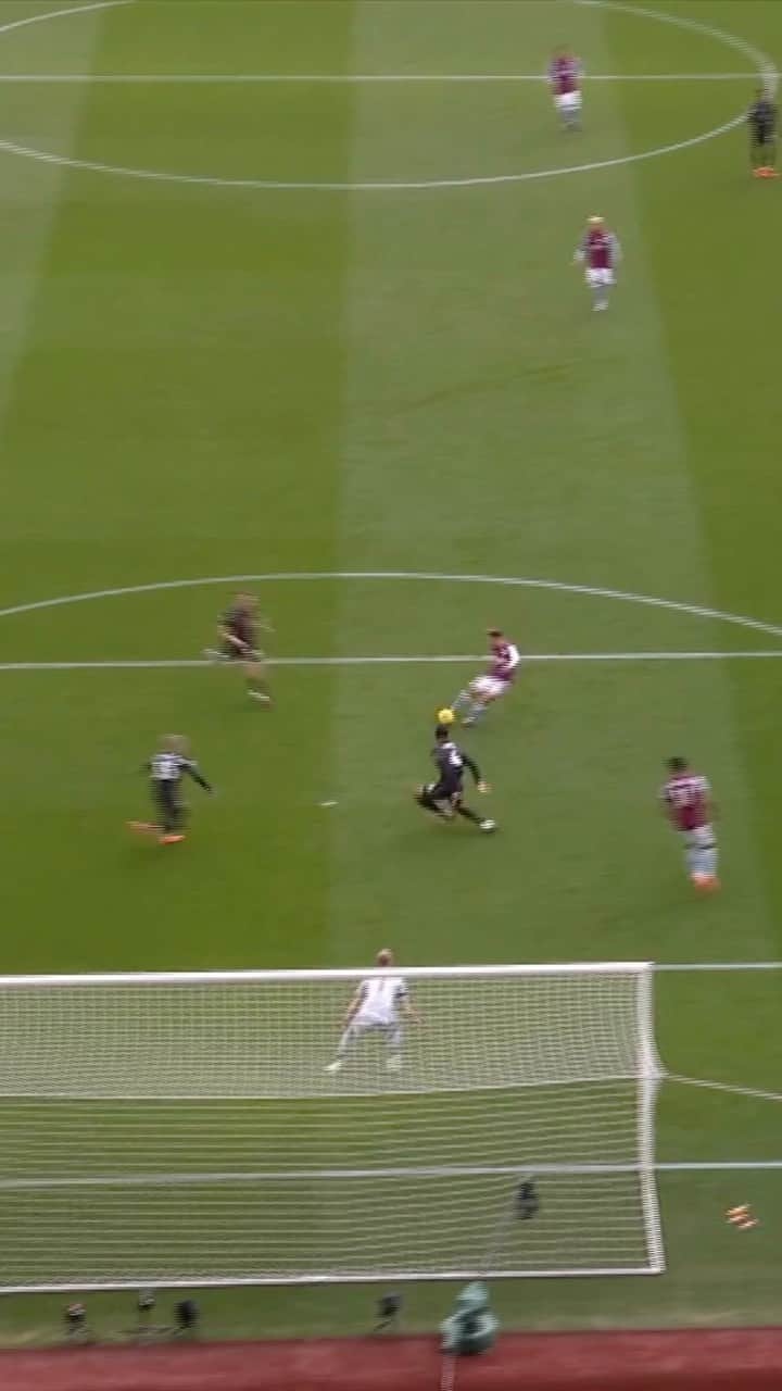 フィリペ・コウチーニョのインスタグラム：「This beautiful team move, finished off by @Phil.Coutinho, is your Goal of the Month for February. 😍」