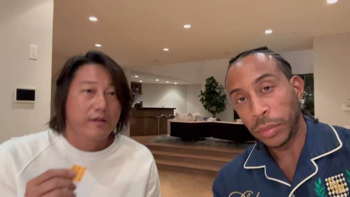 サン・カンのインスタグラム：「Keep Your Friends Close, And Your Enemies Closer 🤦🏽‍♂️😂」