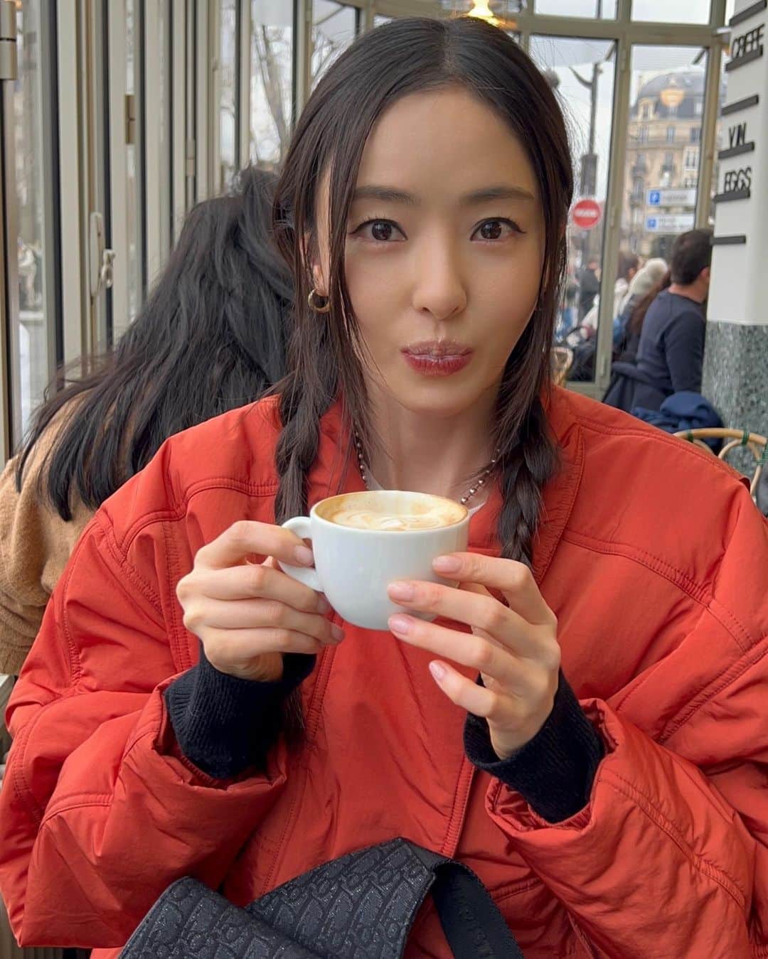 のインスタグラム：「카푸치노 거품 이렇게 하는거 맞아.? 크레페 보고 이성을 잃었다...」