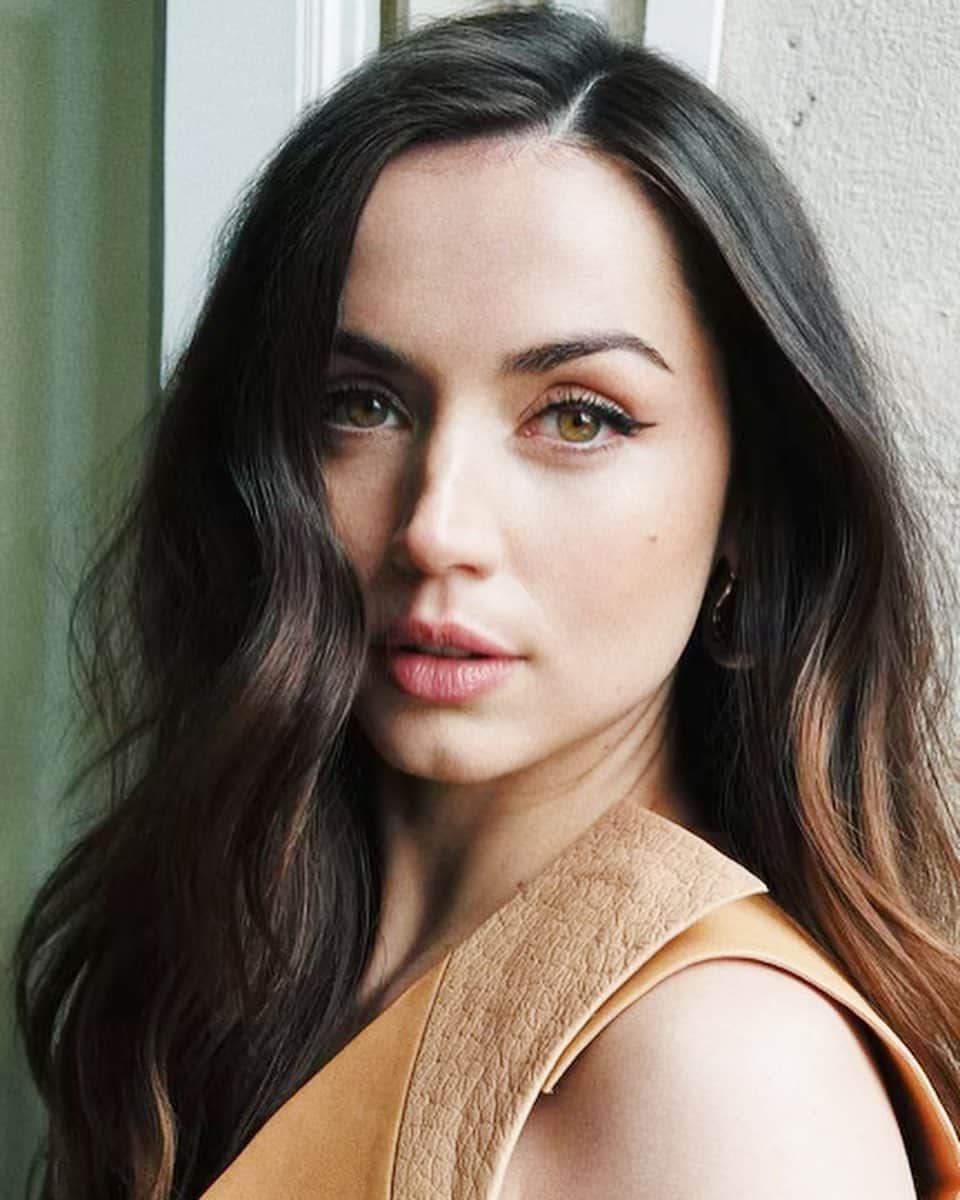 アナ・デ・アルマスのインスタグラム：「🧡 @louisvuitton 🧡」