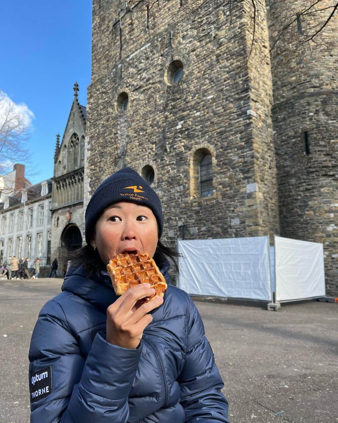 のインスタグラム：「For Waffle 🧇or For race 🦁?? Quick back to Belgium 🇧🇪 next 2days for #GPOetingen  . . See you in freeeezing cold 🥶Belgium 🇧🇪👋🏻 it’s expecting 0-5℃🌡🌨😭 Anyway, do my best and enjoy to race with @hphcycling 🧡💜 . . #今日のエリさん」