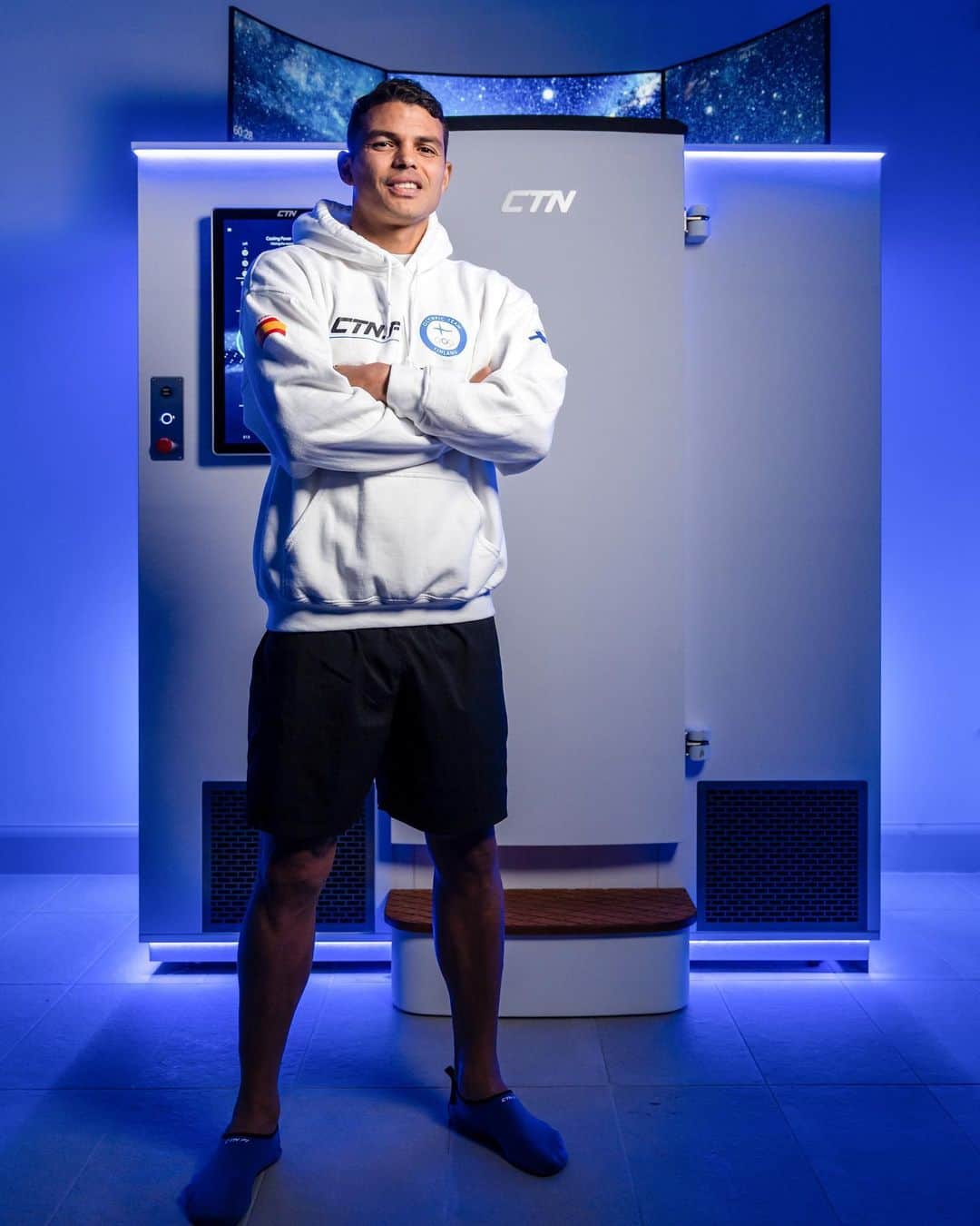 チアゴ・シルヴァのインスタグラム：「@CTN.FI - The world #1 in recovery technology from Finland 🇫🇮  e°CABIN™️ next generation fully automated electric whole body cryotherapy cabin. The world’s first smart recovery cabin uses six sensors to measure the session progress from the skin’s surface temperature. No more guesswork, only results for optimal recovery.  ✅ Accelerate recovery from injuries ✅ Relieves joint inflammation ✅ Accelerates muscle recovery ✅ Reduces lactic acids ✅ Increases mobility ✅ Decreases swelling  ——  X°CRYO™️ electric localised cryotherapy device for targeting specific areas for maximum efficiency for relieving pain, increasing mobility and eliminating inflammation/swelling.  ——  X-TONE™️ Strengthen muscles and increase power. Advanced muscle stimulation device for muscle care and accelerated muscle recovery.  #CTN #CryotechNordic #ecabin #xcryo #xtone #cryotherapy #cryo  #MMS#recovery #wellbeing #rehabilitation #musclecare」