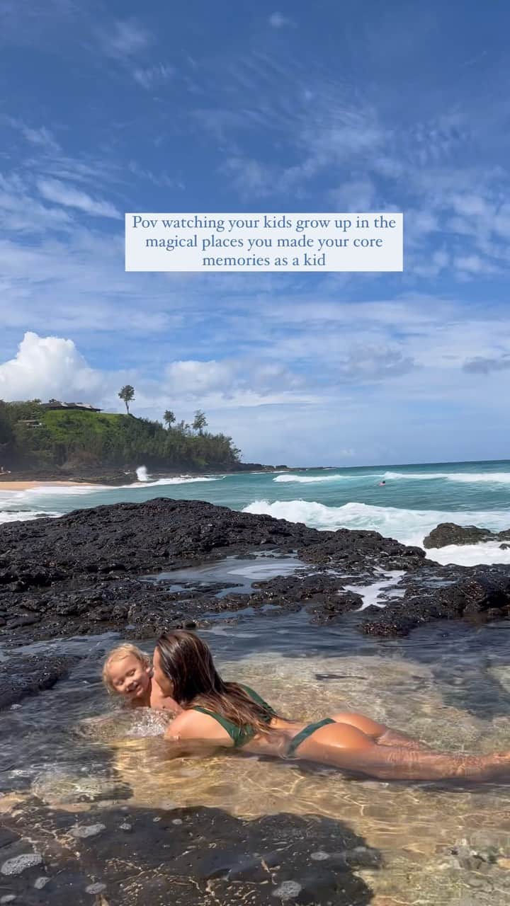 アラナ・ブランチャードのインスタグラム：「I’m so grateful I got to grow up in a place like this and it makes me even happier to know my kids get to do the same.」