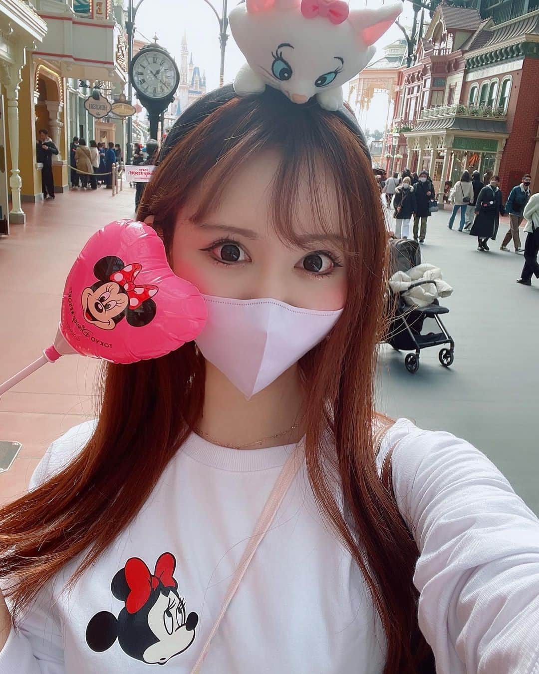 橘芹那さんのインスタグラム写真 - (橘芹那Instagram)「@tokyodisneyresort_official   天気良すぎて昼間は上着は暑すぎた〜☀️ amazonで3000円ぐらいで 買ったミニーちゃん🎀のトレーナー！ Disneyキャラで1番好きなのは マリーちゃん🐈🎶 ちょこんと座ってるカチューシャ可愛すぎ🥺🥺  #ディズニーコーデ #ディズニーランド  #ディズニーグッズ #ディズニーカチューシャ  #ディズニー好きな人と繋がりたい  #オシャレさんと繋がりたい #美男美女と繋がりたい  #インスタ女子 #インスタグラマー #自撮り #他撮り  #マスク女子 #マスク美人 #いいね #いいね返し  #instagood #instadisney #disneygram」3月7日 19時19分 - serinyangram