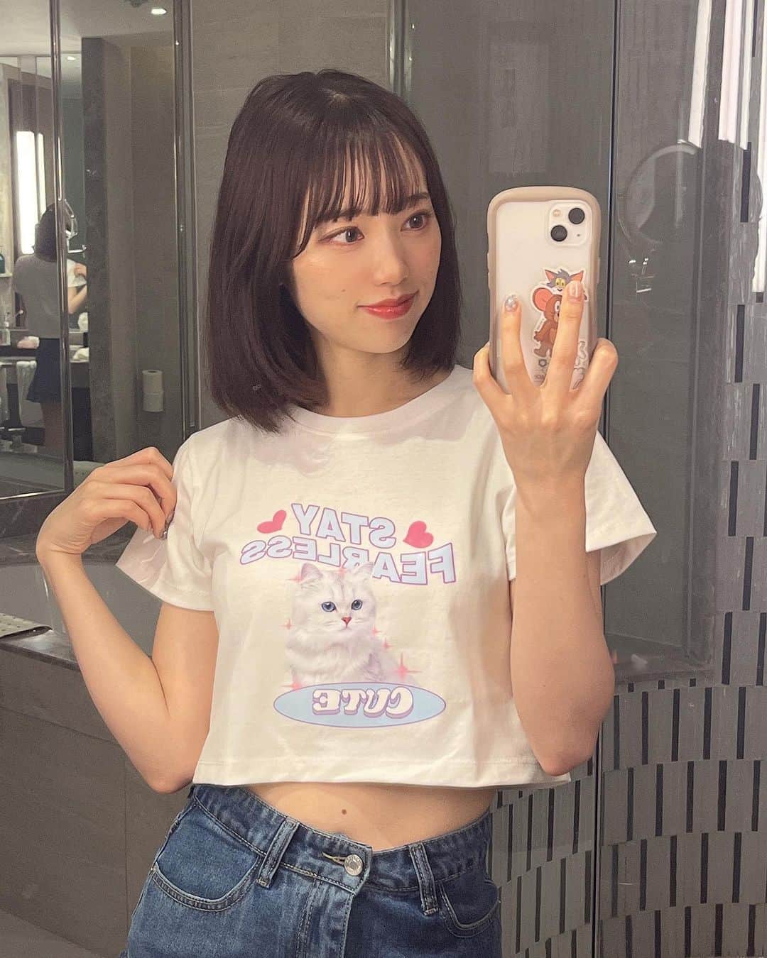 のインスタグラム：「ここに妖精がいます🐈‍⬛ って書いてあるのかと思ってたけど、よく見たら違うっぽくて混乱中です   #マイディア #是枝優美 #japaneseidol  #ミニ丈トップス  #ootd」