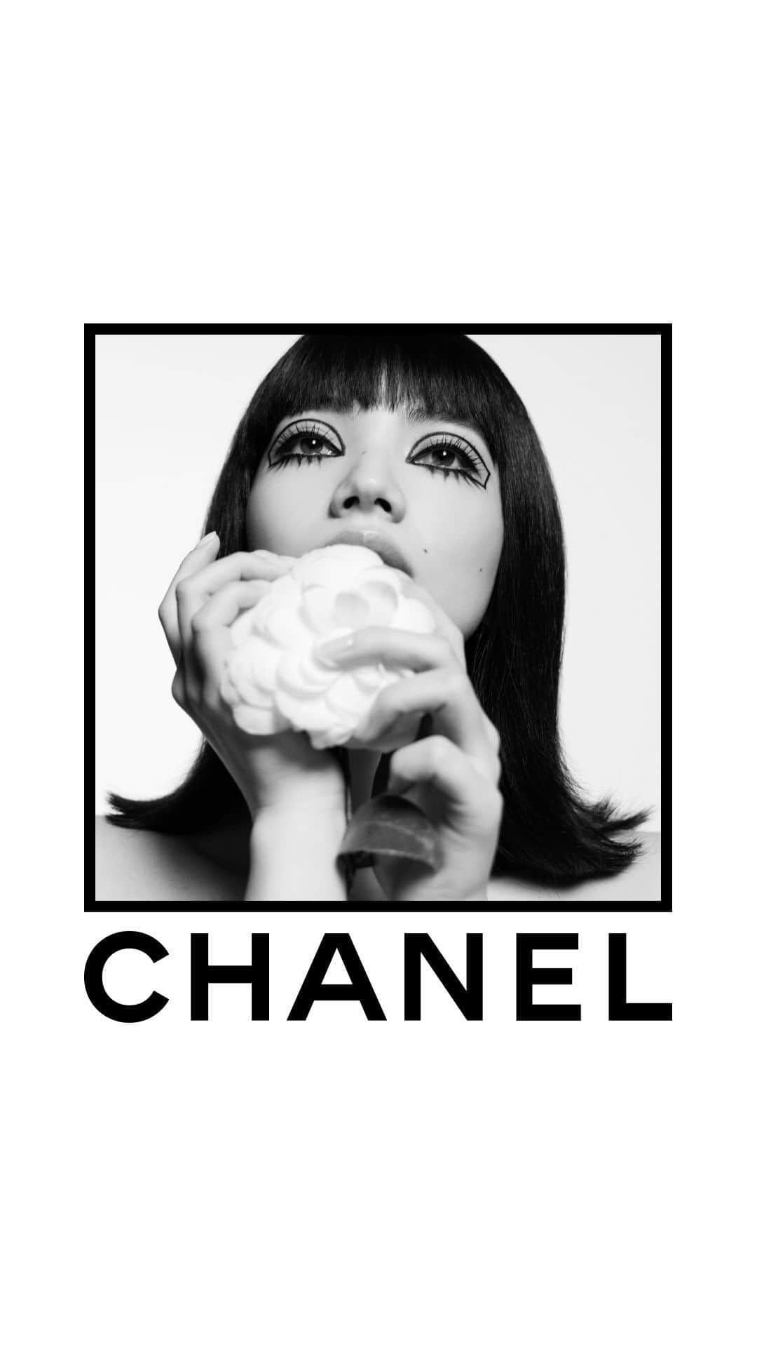 小松菜奈のインスタグラム：「This film directed by Inez & Vinoodh stars Nana Komatsu, actress and House ambassador. Motions of light, camellia flowers and black-and-white all refer to the spirit of the CHANEL Fall-Winter 2023/24 Ready-to-Wear show imagined by Virginie Viard.  The film of the CHANEL Fall-Winter 2023/24 Ready-to-Wear show will be revealed on Tuesday, March 7th at 2pm, Paris time.  Adapted from the movie “Who Are You, Polly Maggoo?” by William Klein © Films Paris New York.  #CHANELFallWinter #CHANELShow @InezandVinoodh @Konichan7」