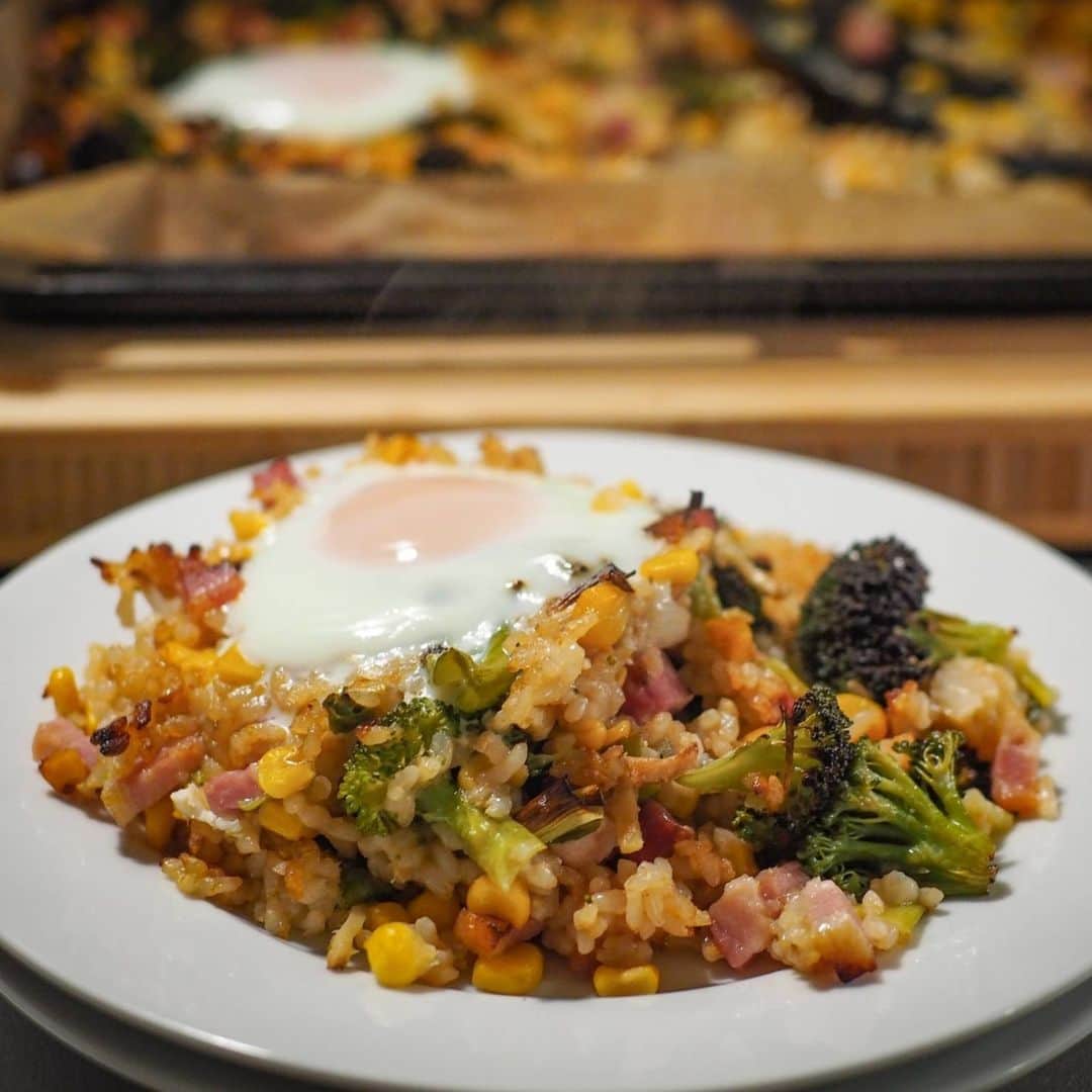 The Japan Timesさんのインスタグラム写真 - (The Japan TimesInstagram)「Fried rice need not be fried. In ditching the skillet or wok for a baking tray, we increase the cooking surface area, which can produce more crispy edges, which for many are the best part of the dish. Baking your fried rice also takes the dish from being technique- and timing-intensive to almost foolproof. Baking does make the cooking process slower, but after some simple and speedy preparation, you’re free to focus on other dishes, wash up or just relax. Get the full recipe for oven "fried" rice with the link in our bio. 📸 Simon Daly (@everydaysimon) . . . . . . #Japan #japanesecooking #cooking #baking #japanesefood #recipe #recipes #friedrice #rice #japantimes #日本 #料理 #日本料理 #レシピ #フライドライス #米 #ライス #美味しい #🍚」3月7日 17時55分 - thejapantimes