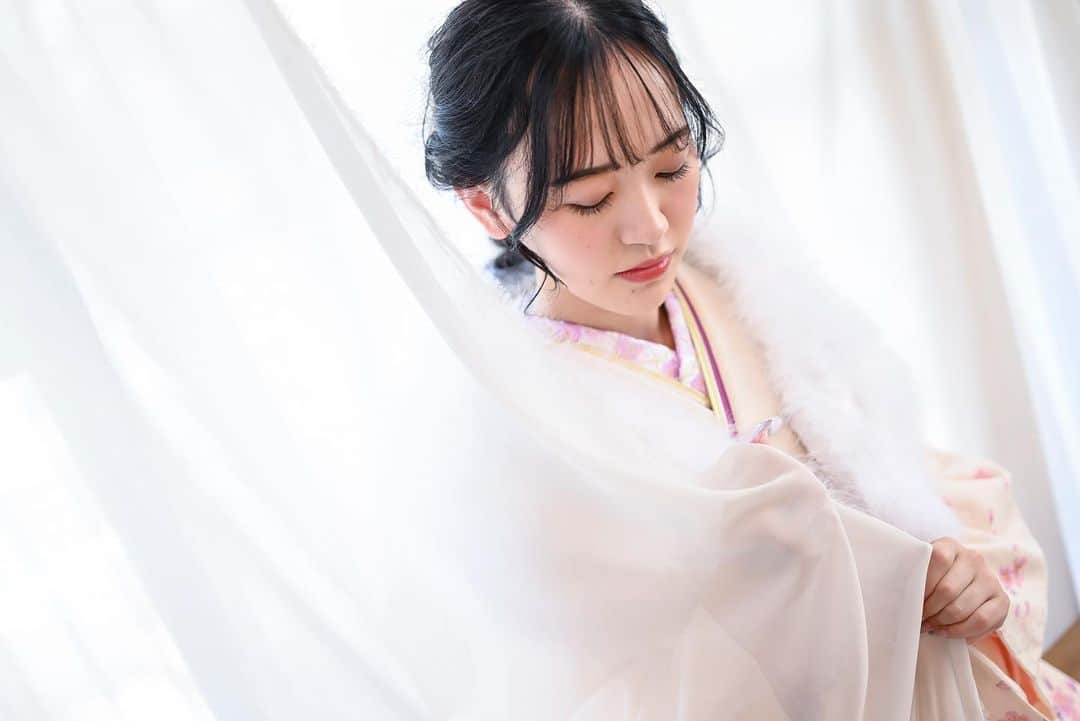 LE-PLA BEAUのインスタグラム：「. ハナエミ振袖展示会👘 〜4/2（日）開催中🌷  24年、25年度成人の方はお急ぎください❗️ .  ご予約はWeb、お電話受け付けております📞 　　　詳細はHPでご確認ください😊 @minmi_toyokawa  @photostudio_minmi  @hanaemi_kimono  ---------------------------------------------------------- #振袖 #振袖ヘア #成人式ヘア #成人式 #成人式前撮り #成人式ヘアセット #成人式振袖 #成人式髪飾り #成人式帯結び #振袖前撮り #振袖レンタル #振袖帯結び #ママ振 #ママ振袖 #ママ振袖アレンジ #前撮り #フォトスタジオ #フォトスタジオ豊川#写真館」