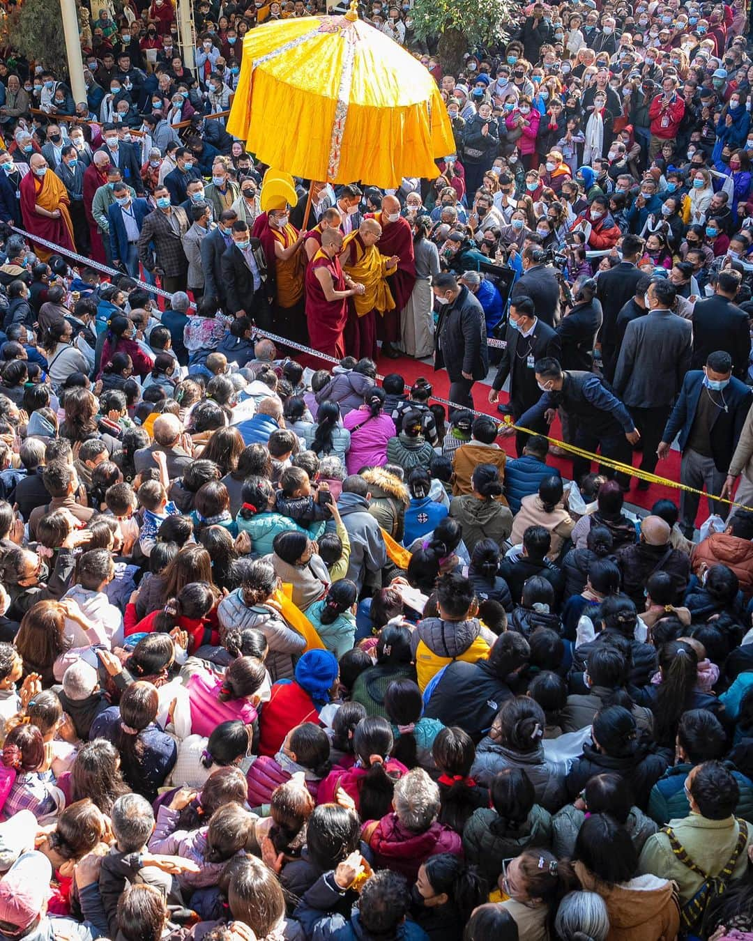 ダライ・ラマ14世さんのインスタグラム写真 - (ダライ・ラマ14世Instagram)「HHDL imparting ancient wisdom through Jataka Tales teachings at the courtyard of Main Tibetan Temple in Dharamsala, HP, India on March 7, 2023. Photos by Tenzin Choejor #dalailama #buddhism #buddha #dharamshala」3月7日 18時07分 - dalailama