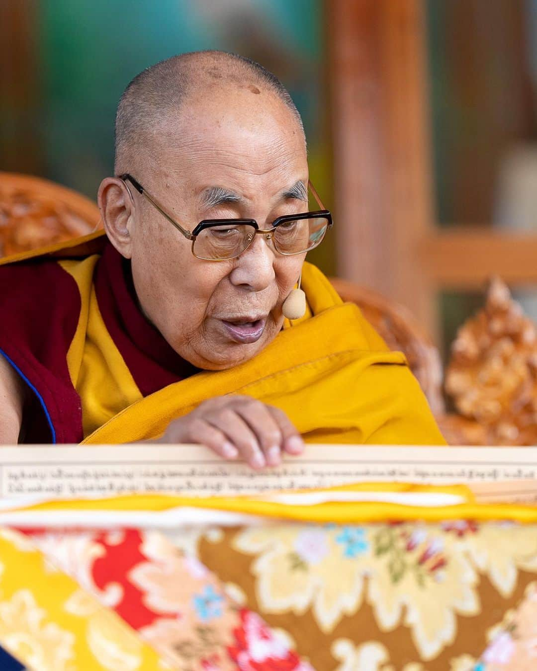 ダライ・ラマ14世さんのインスタグラム写真 - (ダライ・ラマ14世Instagram)「HHDL imparting ancient wisdom through Jataka Tales teachings at the courtyard of Main Tibetan Temple in Dharamsala, HP, India on March 7, 2023. Photos by Tenzin Choejor #dalailama #buddhism #buddha #dharamshala」3月7日 18時07分 - dalailama