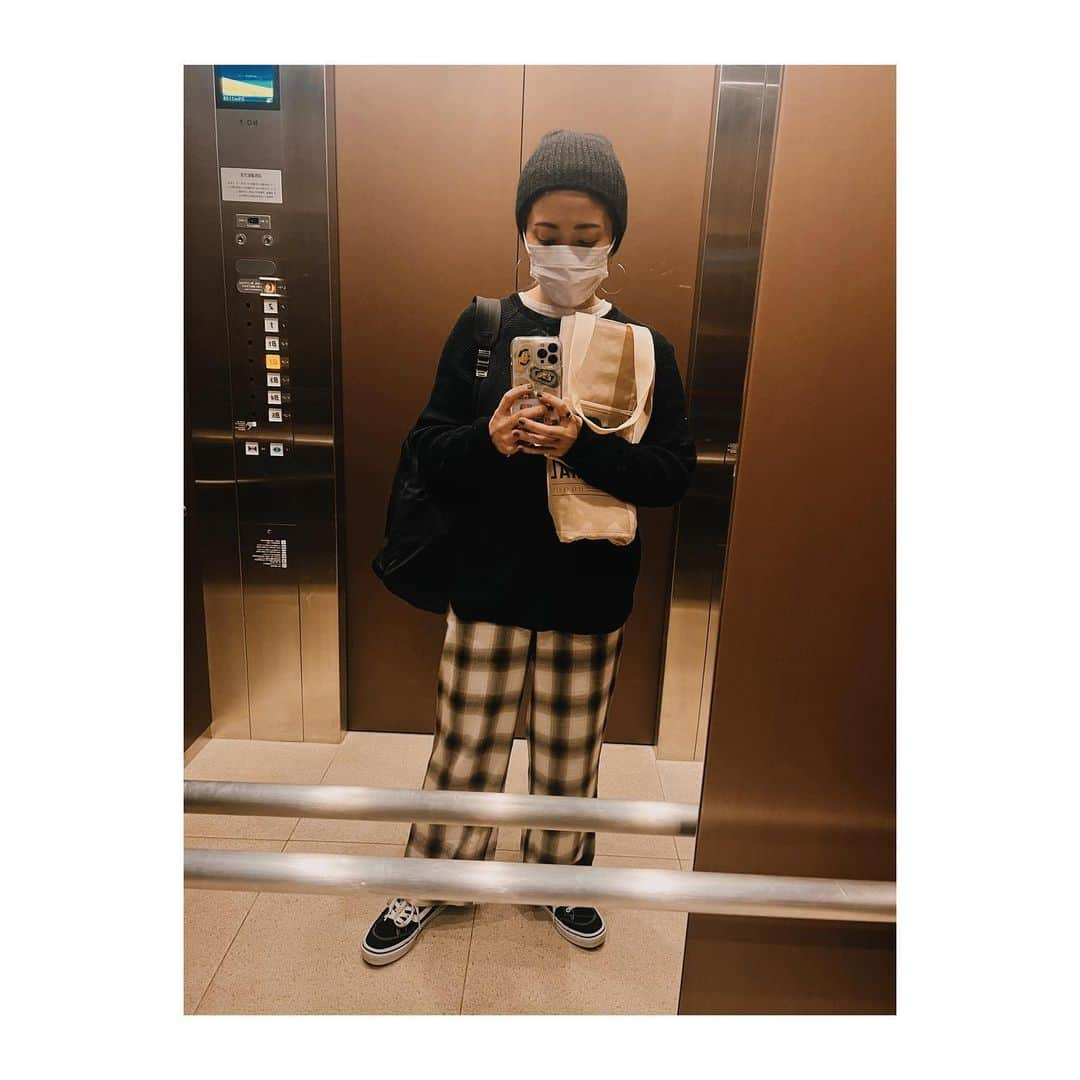 平山あやさんのインスタグラム写真 - (平山あやInstagram)「😌☺️😊😃😄😆🤣  #instafashion#ootd#outfit #fashion#today #✌️」3月7日 18時32分 - aya_hirayama