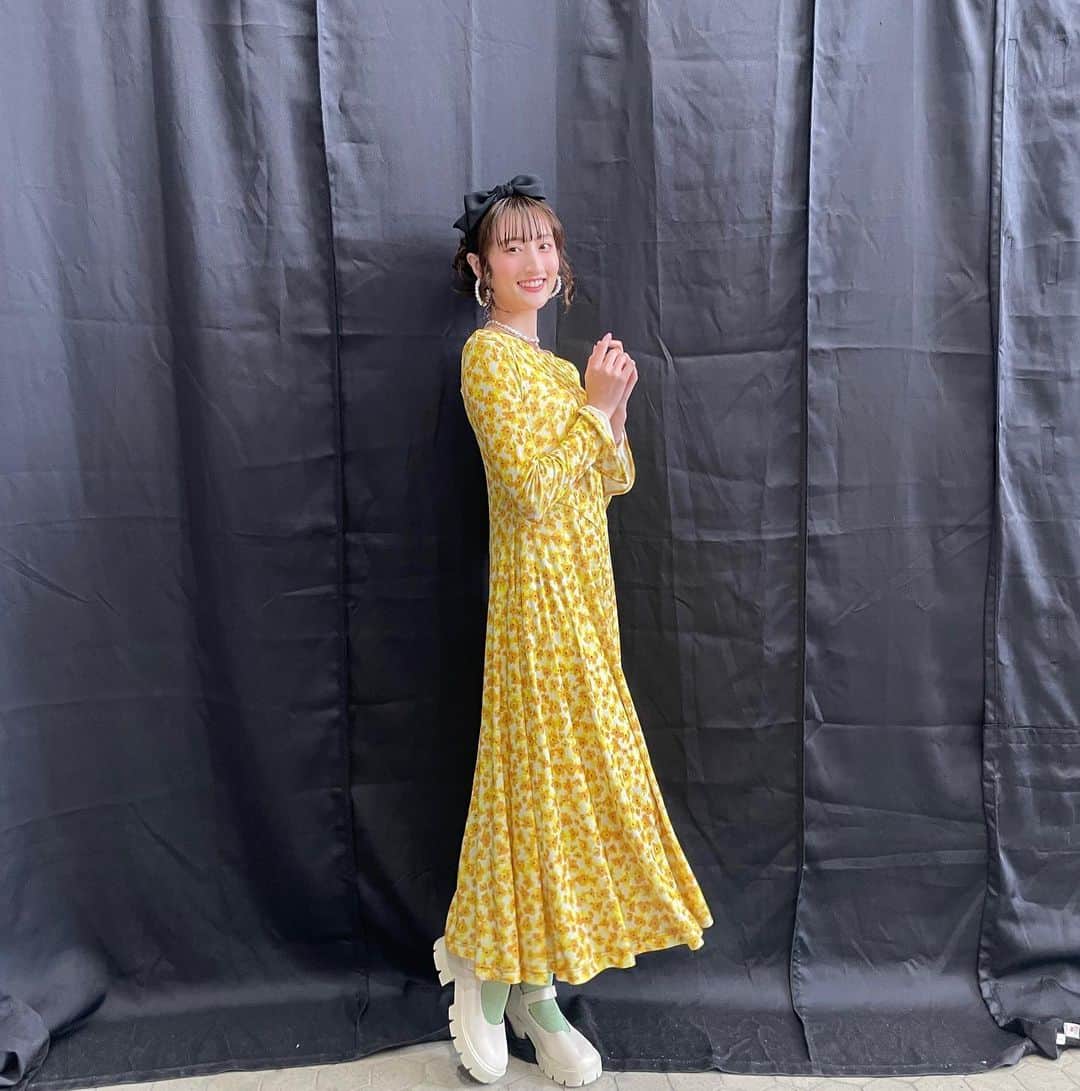 のインスタグラム：「. @tgc_staff  . 衣装は　@moussyofficial  さんのワンピース👗でした☺️ . . . #tgc#tokyogirlscollection#マイナビtgc#代々木体育館#東京#東京ガールズコレクション#ファッション#ファッションコーデ#moussy#fashion#fashionstyle#model#modelshoot#ワンピース#ワンピースコーデ#ヘアアレンジ#ヘアスタイル#お団子ヘア#カチューシャ#リボン#パールネックレス#パールピアス#サロンモデル#春コーデ#春ネイル#春服#fff#lfl#following#ootd」