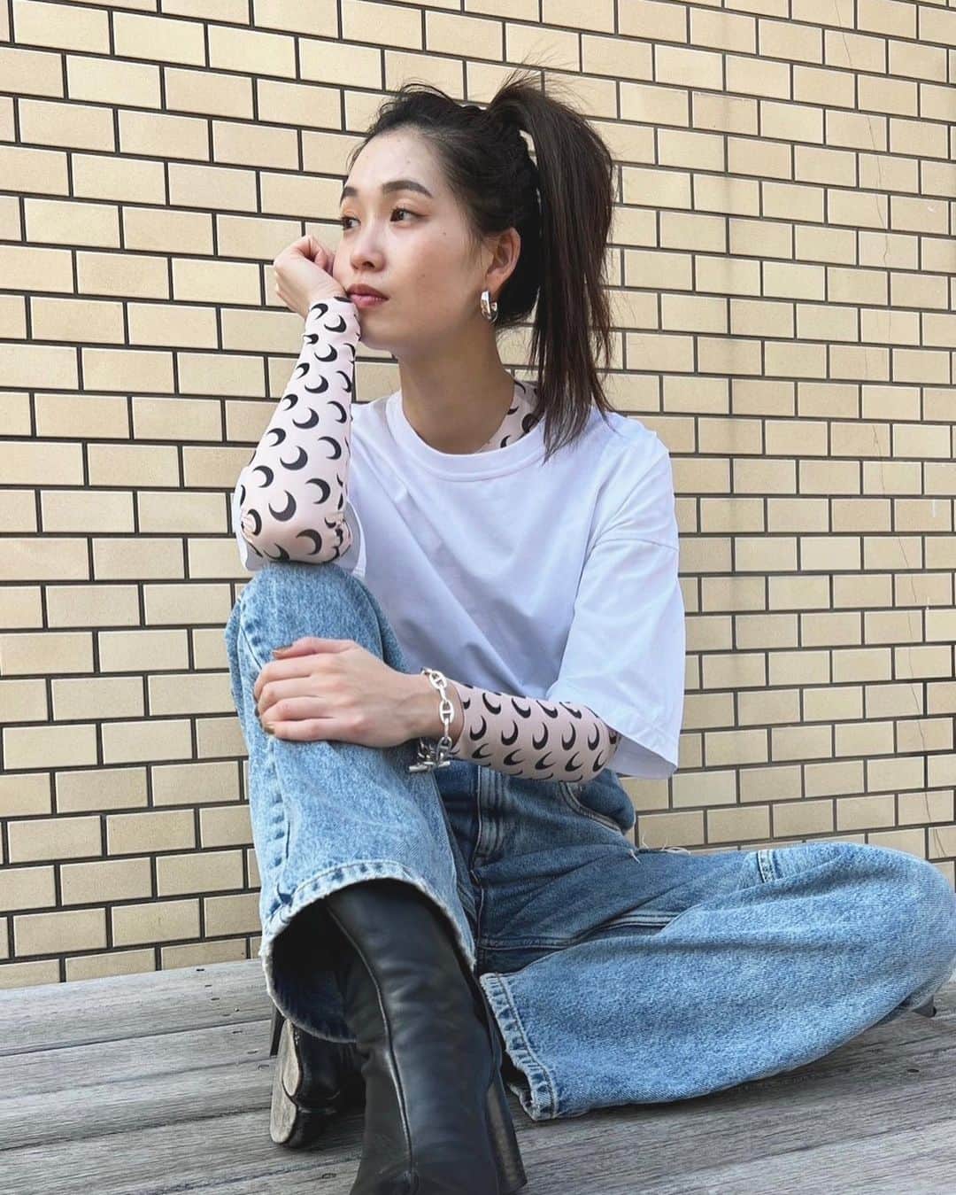 谷川りさこのインスタグラム：「今日はポカポカ☀️ 桜もうすぐ咲きそう🌸 春服早く着たい！  #ootd #私服 #denim #springfashion  #outfit #fashion」