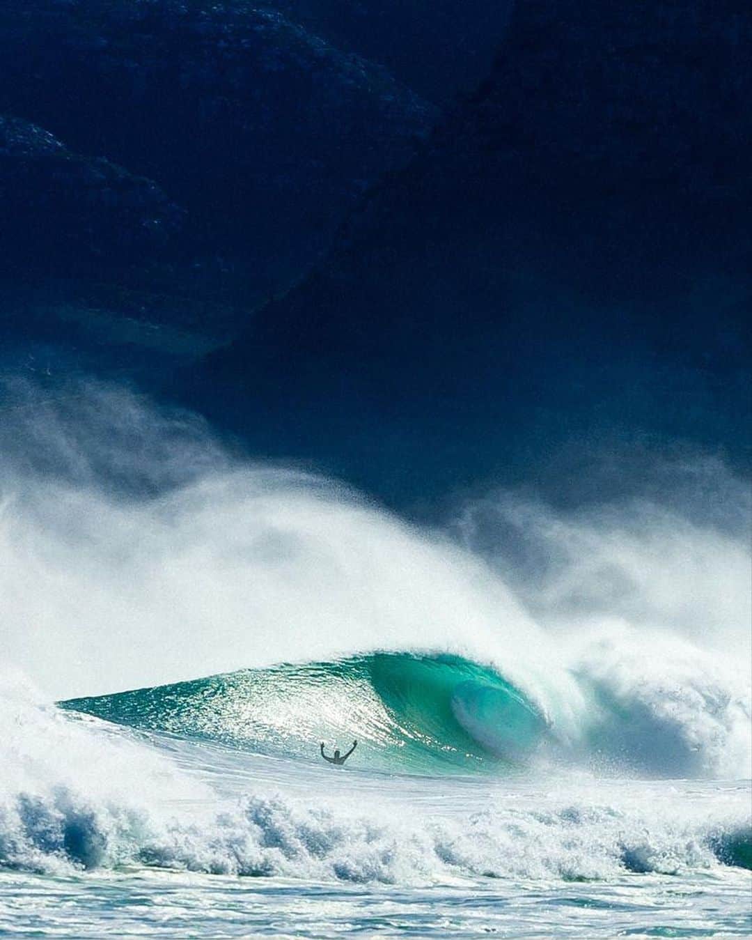ガブリエル・メディーナのインスタグラム：「Orgulhoso de saber que agora a Rip Curl é uma empresa com certificação B Corp! Com essa notícia, a Rip Curl se junta a uma seleta comunidade global de empresas que são referência na gestão do impacto social e ambiental onde atuam! Parabéns @ripcurl_brasil , feliz de fazer parte dessa família!」