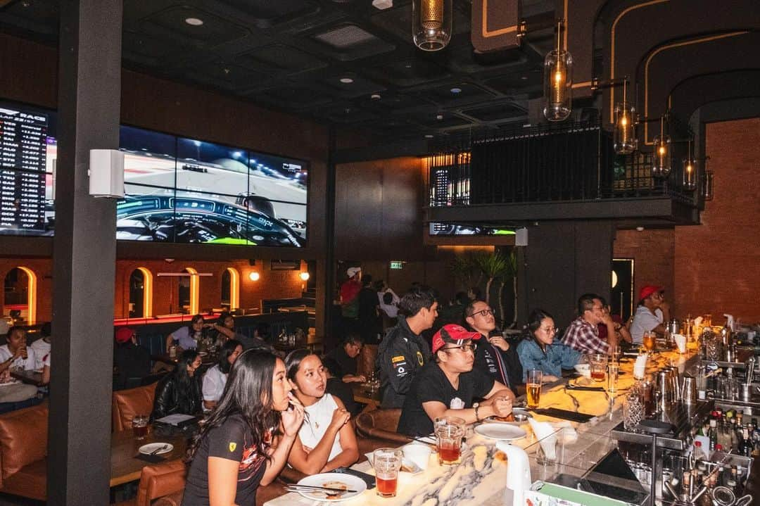 マーロン・ストッキンガーさんのインスタグラム写真 - (マーロン・ストッキンガーInstagram)「Started the Formula 1 season at @mansionsportsbar.ph for our first ever viewing party! What an epic night & a big thank you to everyone who came out to watch the first race of the year!   See you at the next round for the Saudi Arabian GP 🏁」3月7日 19時06分 - marlonstockinger