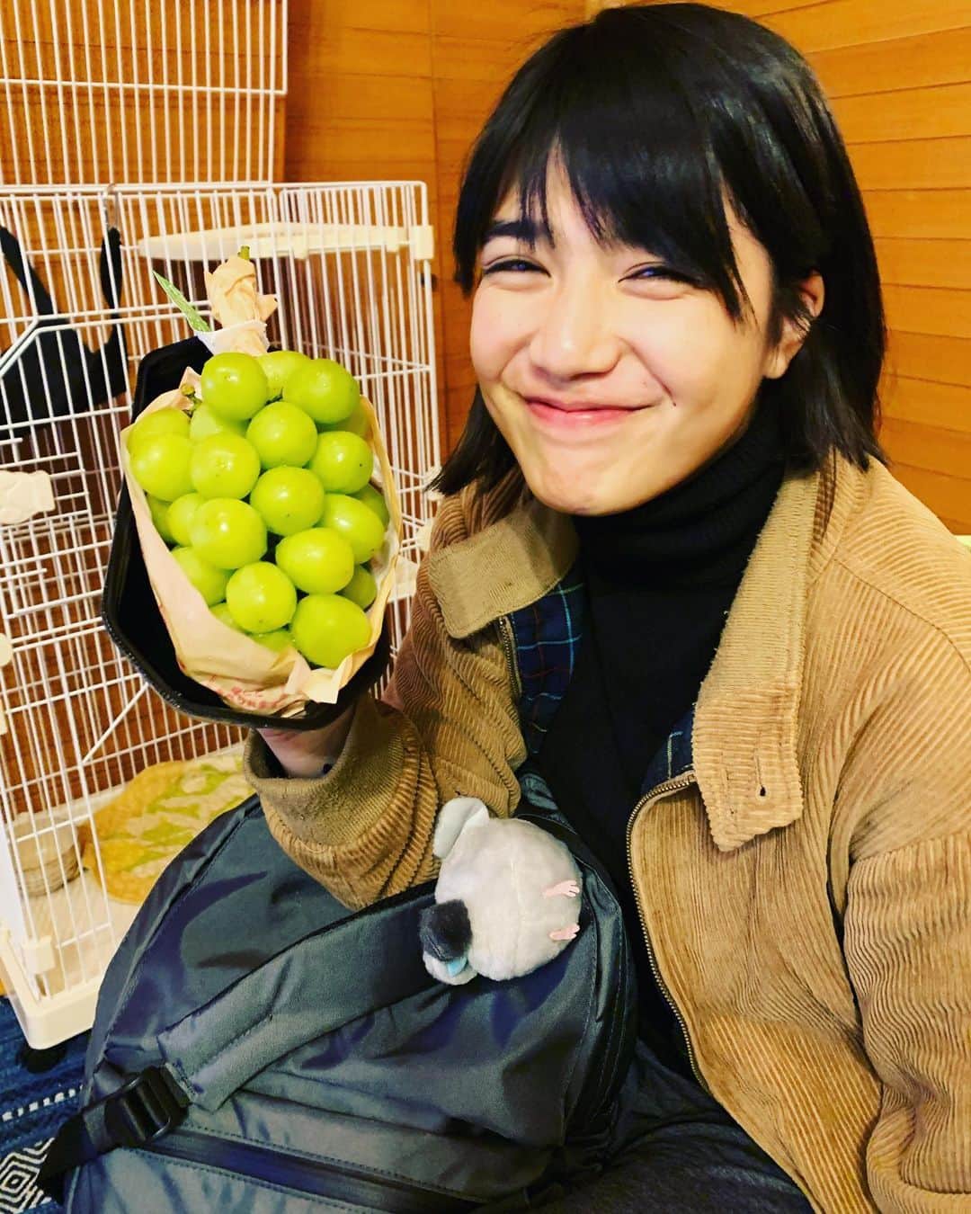 木下愛華のインスタグラム：「. #デラシネ　本日、二日目　14時から〜  本日お越しくださる方々、本当にありがとうございます！！ どうかお気をつけて。  なんとっ！当日券も沢山ご用意できちゃいます☺️☺️ 新宿から超濃厚な体験、お持ち帰りいただけます！  本日の観劇をご希望してくれる方↓ チケットは新宿シアタートップス劇場に13時15分~直接きていただくか、13時まででしたらこのコメント欄、DMでも受け付けます！ぜひ。」
